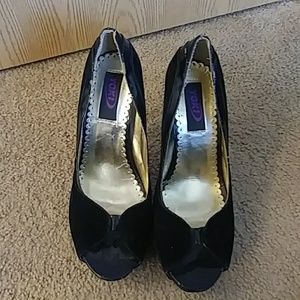 Black yoki heels